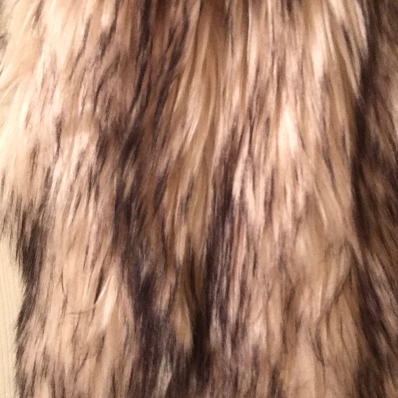 Super Cute Fur Vest Coat-NWT - Picture 5 of 6